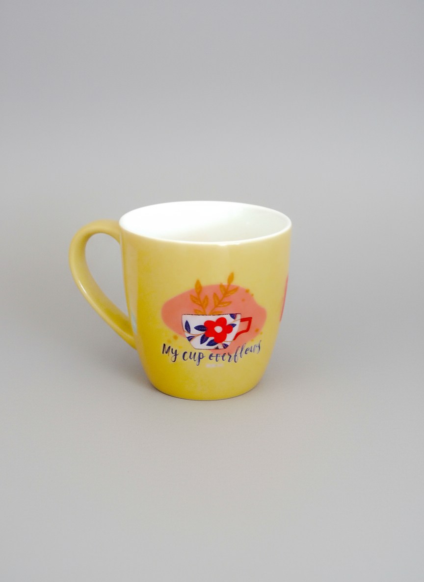 Bone China Coral shaped Elegant Christmas Mugs.